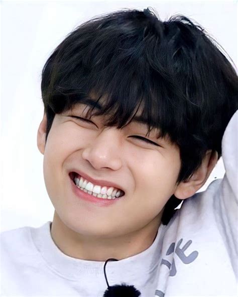 Kim taehyung smiling - Kim’s Country Fried Chicken Cracklins can be purchased in plain or BBQ flavor from ChickenCracklins.com. Kim’s Cracklins are cooked in woks in the processing plant and come in pork and chicken varieties. The company does not have retail loc...